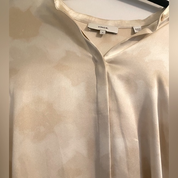 100% Silk VINCE Camisole, size 6, cream - Picture 4 of 6